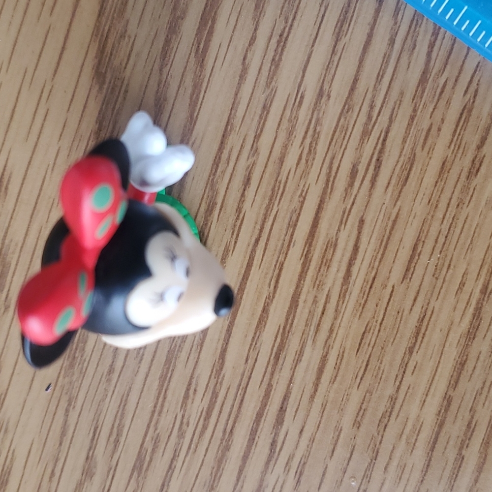 Minnie Mouse - Picture 4 of 5